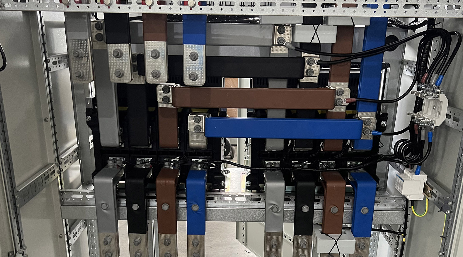 Copper busbar system