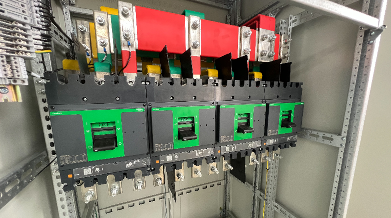 Schneider molded case circuit breaker